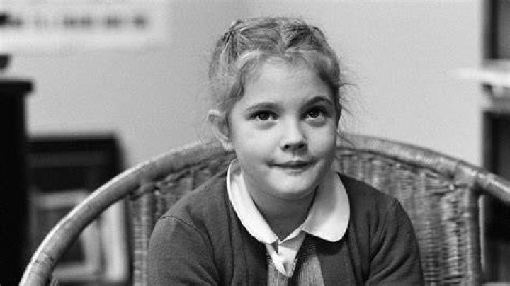 Drew Barrymore Thought ‘E.T.’ Was Real As A Kid: Watch – Hollywood Life