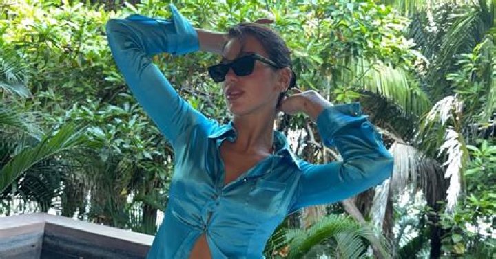 Dua Lipa’s Bikinis On Vacation: Photos – Hollywood Life