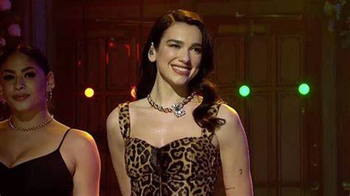 Dua Performs ‘Don’t Start Now’ & ‘Levitating’ – Hollywood Life