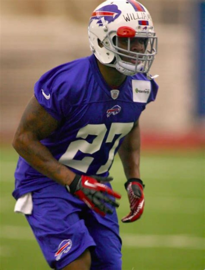 Duke Williams: Mia Khalifa Puts NFL Player On Blast For Multiple Twitter Messages