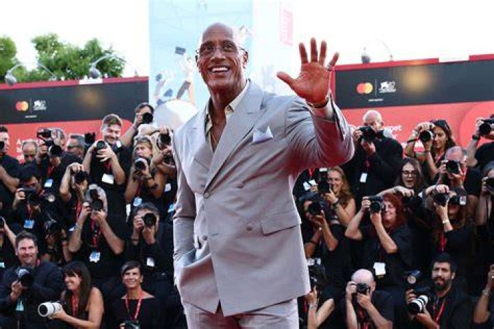 Dwayne ‘The Rock’ Johnson Delivers Emotional Eulogy At His Father’s Funeral Service – Watch