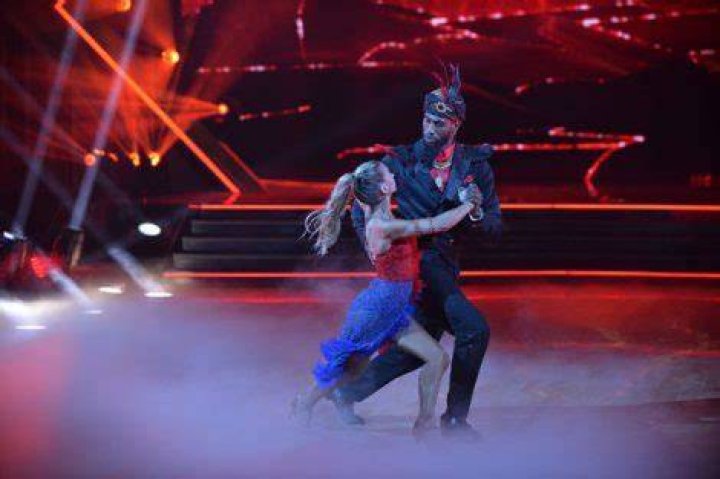 ‘DWTS’ Recap: 2 Couples Get Perfect Scores & 1 More Is Sent Home