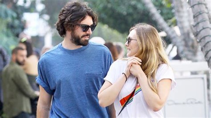 Elizabeth Olsen Is Engaged To Boyfriend Robbie Arnett — Report – Hollywood Life