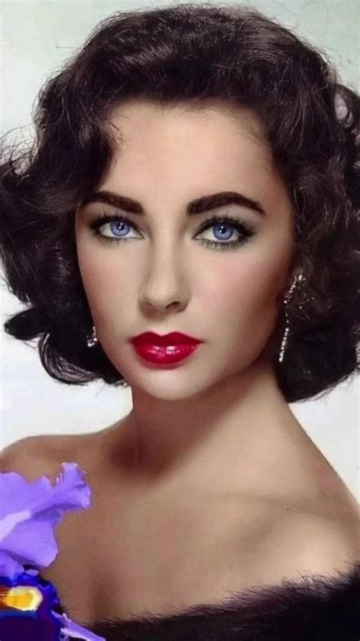 Elizabeth Taylor Was A Beauty Icon. See Pics Of Her Most Gorgeous Looks! – Hollywood Life