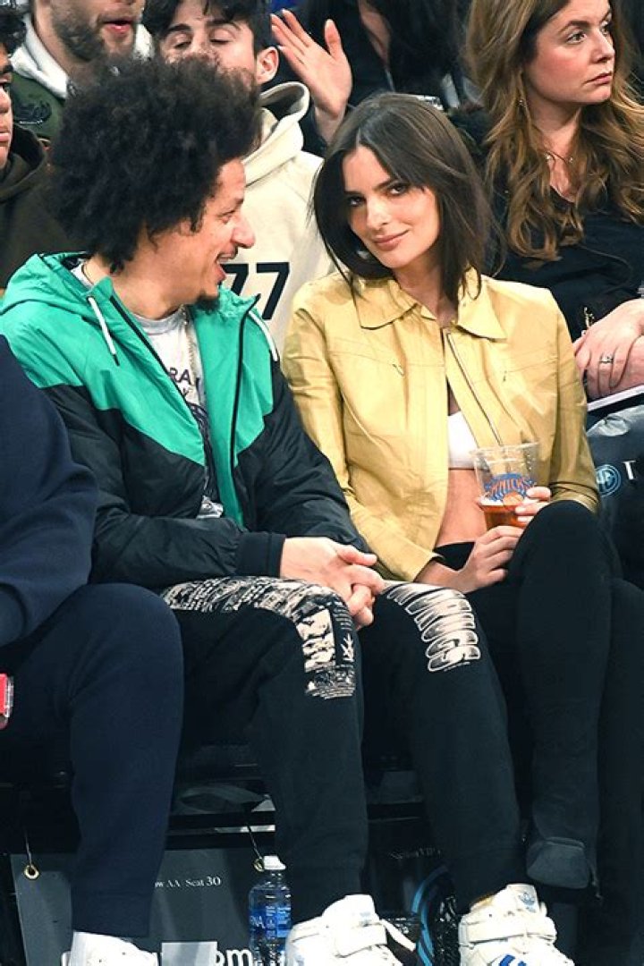 Emily Ratajkowski & Eric Andre Get Cozy During At Knicks Game: Photos – Hollywood Life