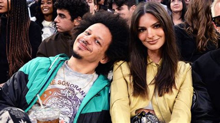 Emily Ratajkowski & Eric Andre Pose Naked On Valentine’s Day – Hollywood Life