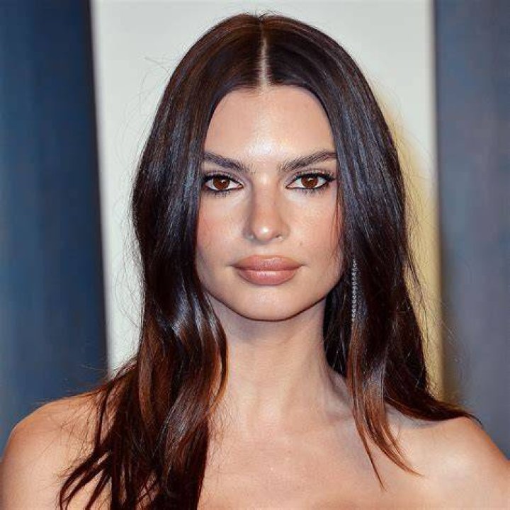 Emily Ratajkowski Puts Insane Figure On Display In Black Bikini With Barely-There Bottoms