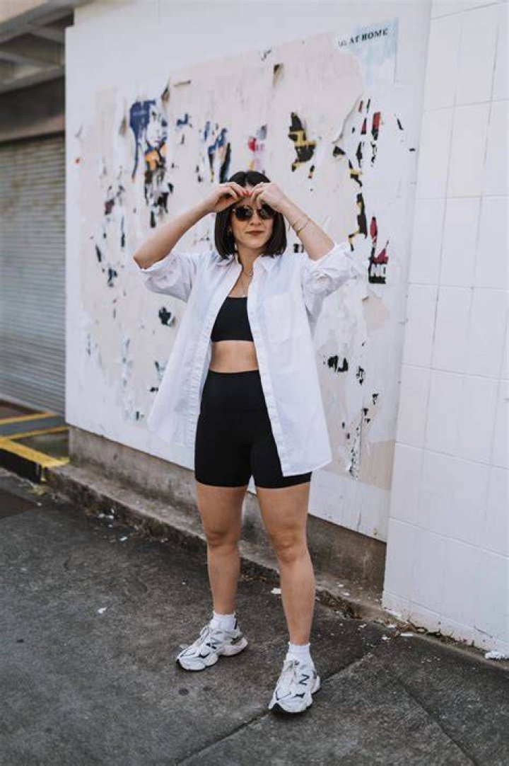 Emily Ratajkowski Reveals Insanely Toned Legs In 2 Skintight Biker Short Outfits In 1 Day – Sexy Pics