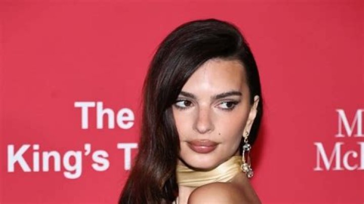 Emily Ratajkowski Shakes It In A Bikini For Sexiest Version Of Drake’s ‘In My Feelings’ Challenge Yet