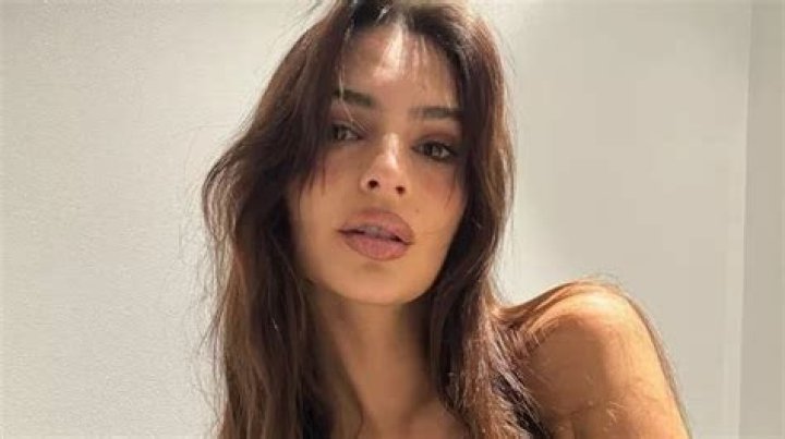 Emily Ratajkowski Stuns In Tiny Thong Bikini 5 Weeks After Giving Birth — Watch