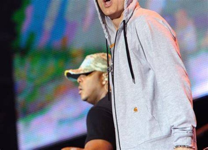 Eminem Disses Khloe Kardashian & Lamar Odom — Slim Shady Releases ‘Berzerk’ – Hollywood Life