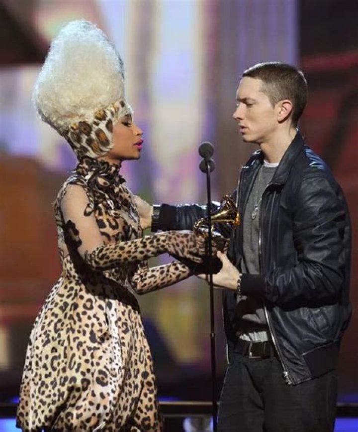 Eminem ‘Loves’ Nicki Minaj & Flirting With Her – Are They Dating? – Hollywood Life