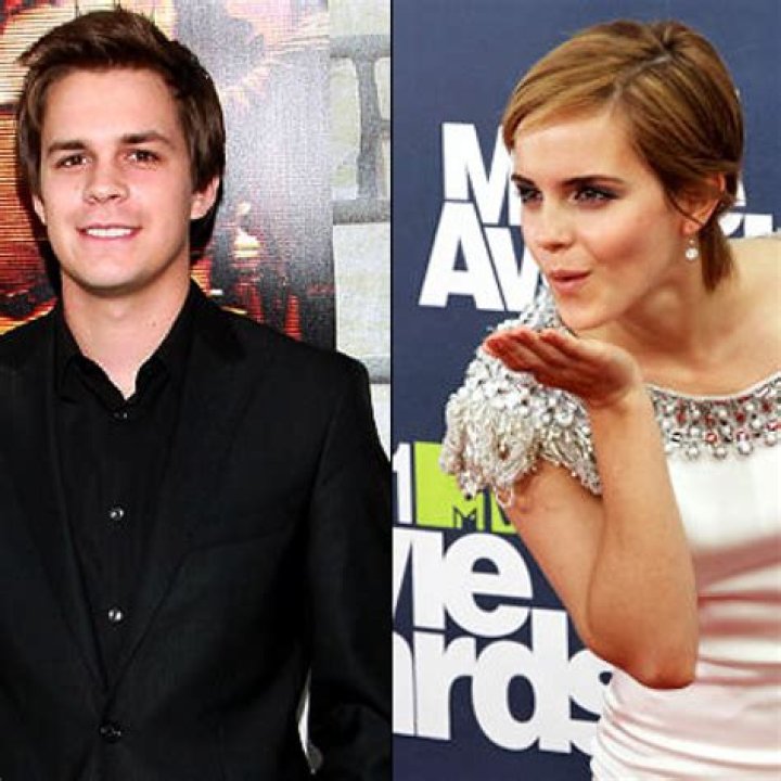 Emma Watson Seen Making Out With Co-Star Johnny Simmons! – Hollywood Life