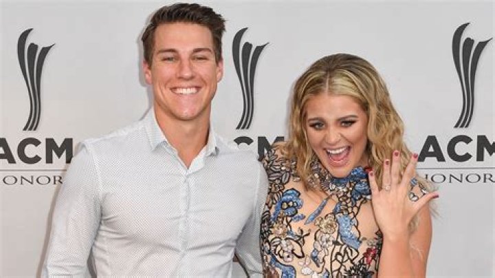Ends Engagement To Alex Hopkins – Hollywood Life