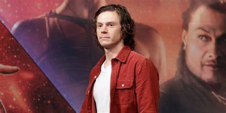 Evan Peters’ Apology After Retweeting Video Of Looters Being Tackled – Hollywood Life