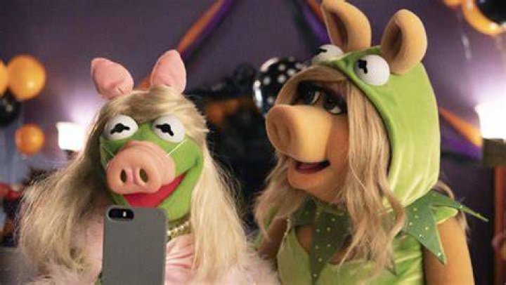 Exclusive Miss Piggy Interview – Hollywood Life