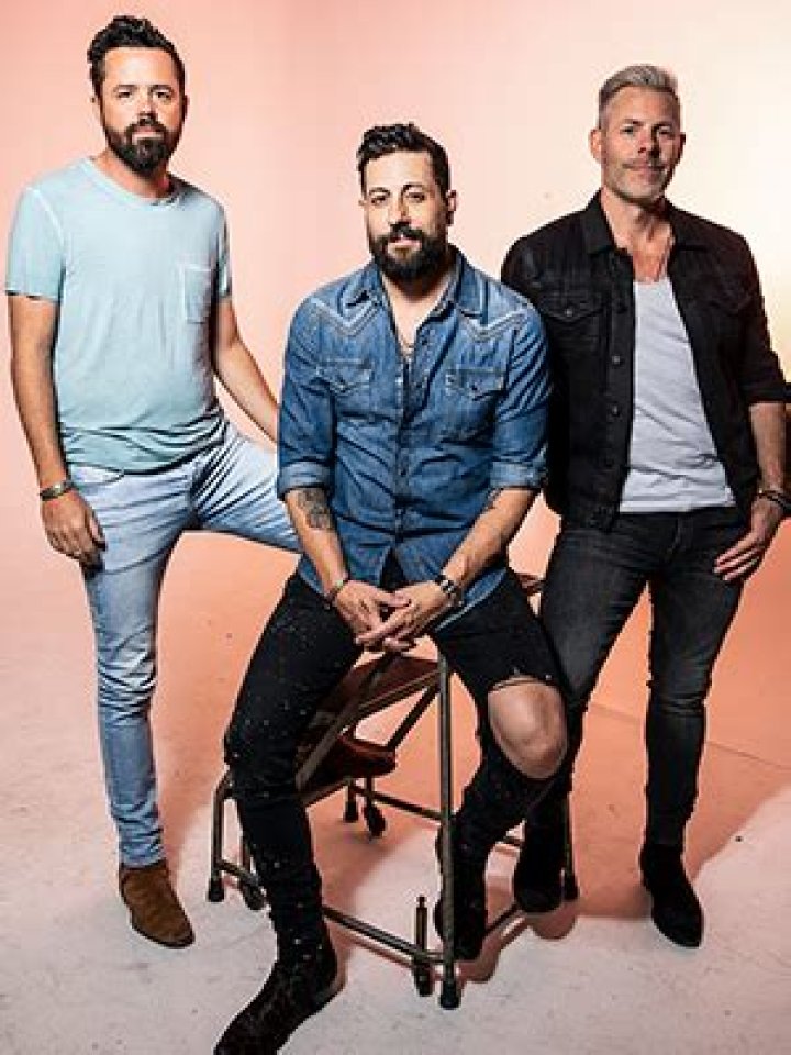 Exclusive Portraits Of The Country Group – Hollywood Life