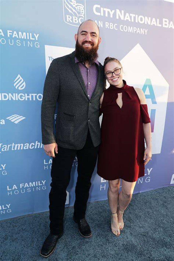 Expecting First Child With Travis Browne – Hollywood Life