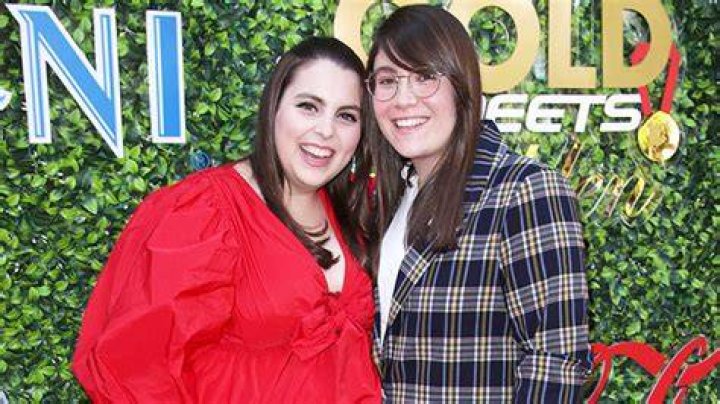 Facts About Beanie Feldstein’s Fiancée – Hollywood Life