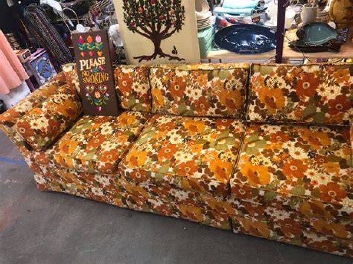 Floral Suit Gets Compared To A Grandma’s Couch – Hollywood Life