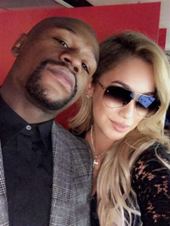 Floyd Mayweather Dating Yaya? Flaunts PDA At Super Bowl LI — Pics – Hollywood Life