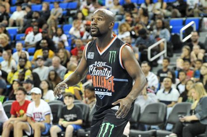 Floyd Mayweather Falls At Charity Basketball Game — Watch – Hollywood Life