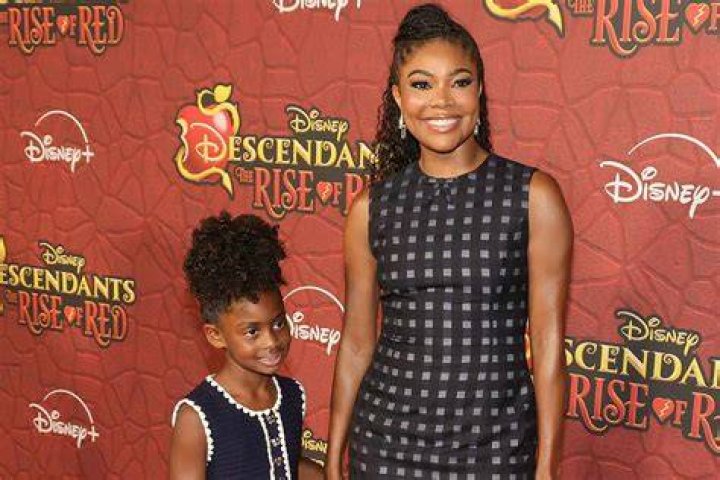Gabrielle Union & Dwyane Wade’s Daughter Kaavia Sings The ABC Song – Hollywood Life