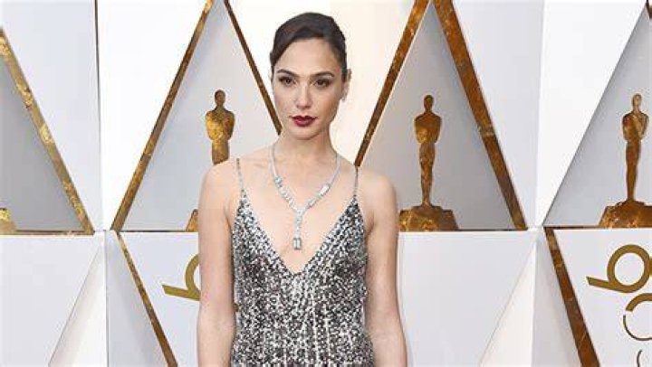 Gal Gadot’s Oscar Dress — See Her Stunning Silver Sequin Gown – Hollywood Life