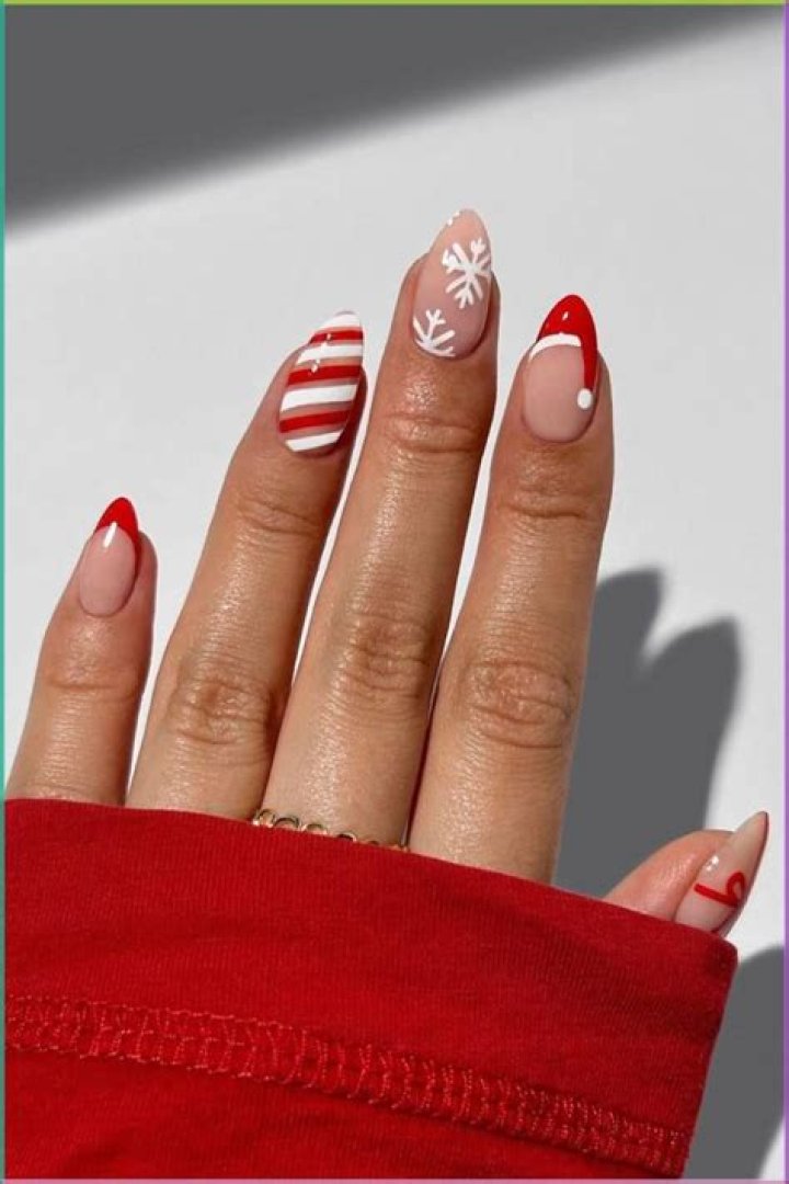 Get A Salon-Worthy Gel Manicure At Home For Christmas With This UV Lamp That’s Under $40