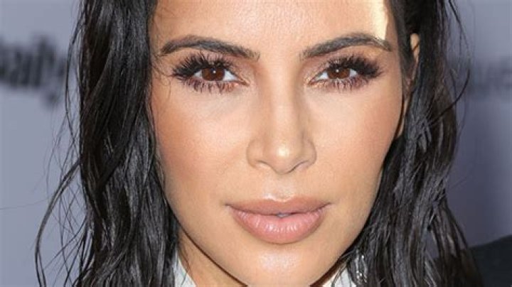Get Her Daily Front Row Awards Beauty – Hollywood Life