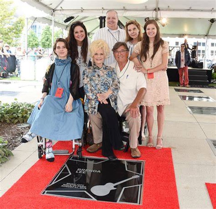 Get to Know Ronnie Shacklett – Hollywood Life