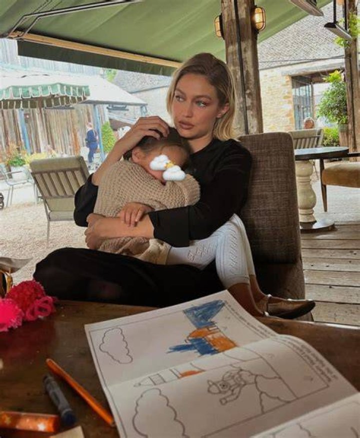 Gigi Hadid & Daughter Khai Pose Outdoors In Rare New Photo – Hollywood Life