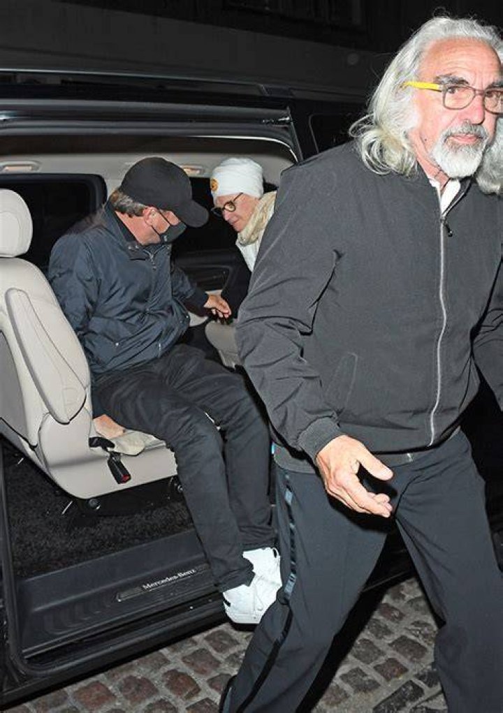Gigi Hadid Spends Time With Leonardo DiCaprio & His Dad At Same Hotel – Hollywood Life