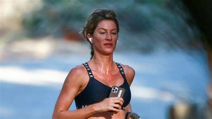Gisele Bundchen Jogs In Black Crop Top While Vacationing In Costa Rica – Hollywood Life