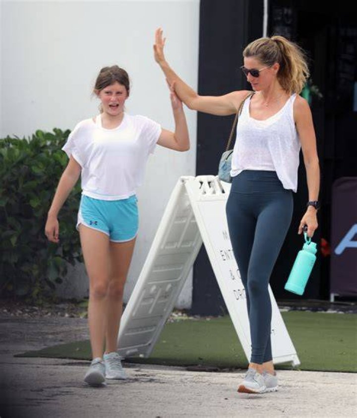 Gisele Bundchen Rocks Crop Top As She Reunites With Joaquim Valente At Gym With Her Daughter