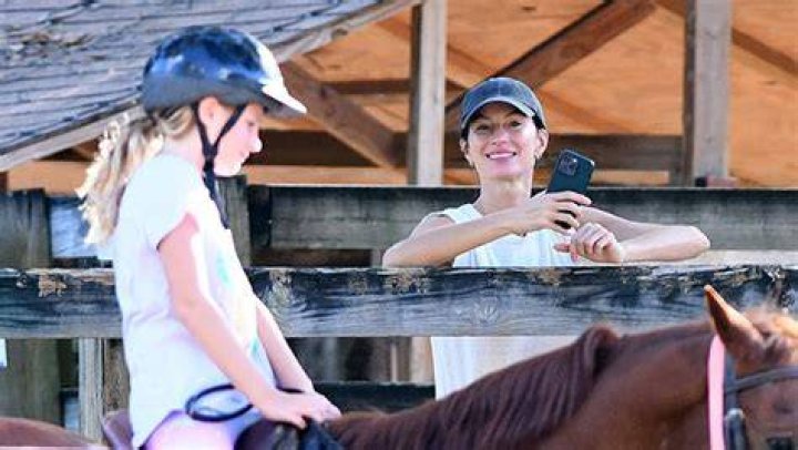 Gisele Bundchen Takes Daughter Vivian Horseback Riding: Photo – Hollywood Life