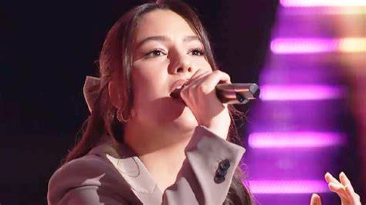 Grace Bello Dazzles In Blind Audition With Bieber Cover – Hollywood Life