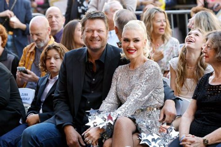 Gwen Stefani’s Performance At Her Christmas Special 2017 – Hollywood Life