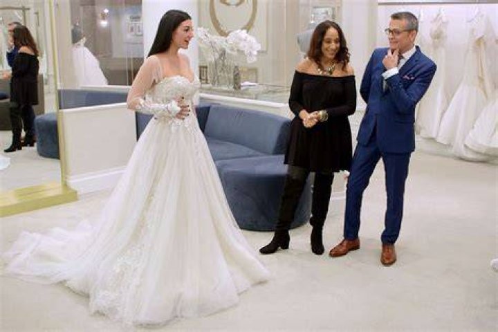 Gwen Stefani Shares Video Of Moment She Said ‘Yes’ To Wedding Dress – Hollywood Life