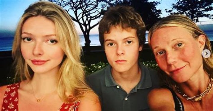 Gwyneth Paltrow & Daughter Apple In String Bikinis On NYE: Photo – Hollywood Life