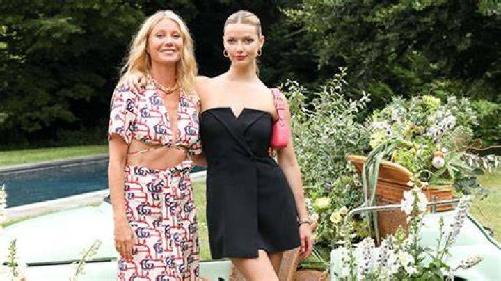 Gwyneth Paltrow & Daughter Apple Look Alike on Family Vacation – Hollywood Life
