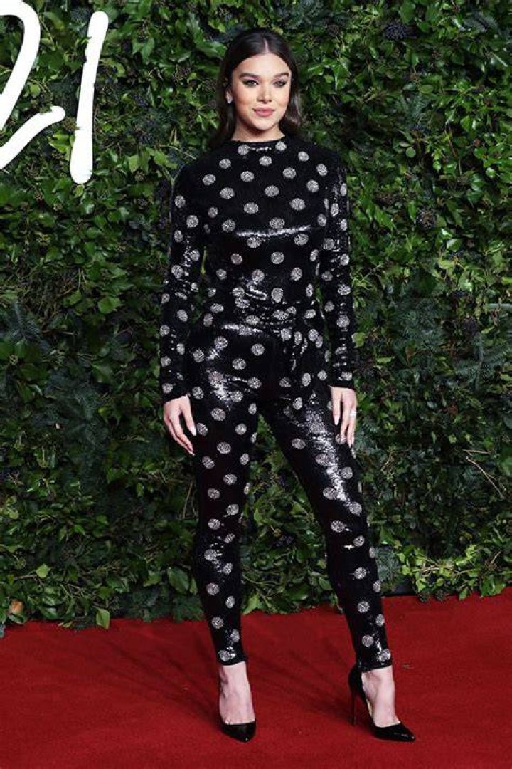 Hailee Steinfeld Smolders In Black Jumpsuit For 2021 Fashion Awards – Hollywood Life