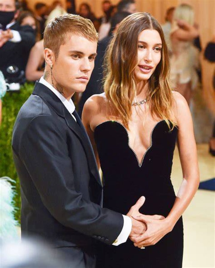 Hailey Baldwin Fans Spark Pregnancy Rumors After Met Gala – Hollywood Life