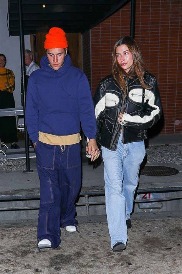 Hailey Baldwin & Justin Bieber Hold Hands At Show After Party: Photos – Hollywood Life