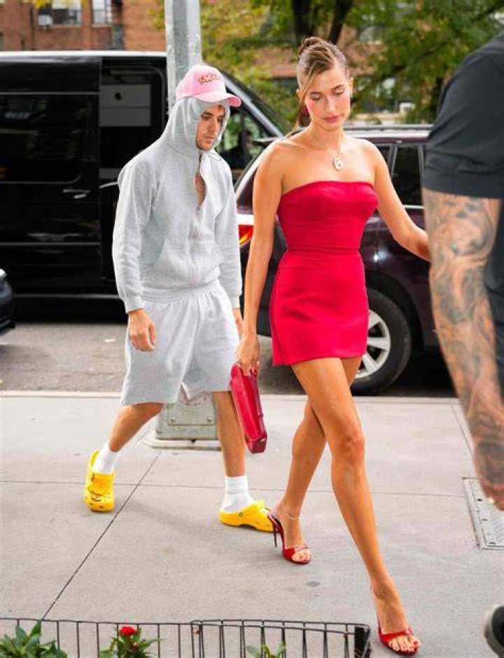 Hailey Baldwin Rocks Neon Yellow Sports Bra & Tight Bike Shorts For Hot Yoga With Justin Bieber