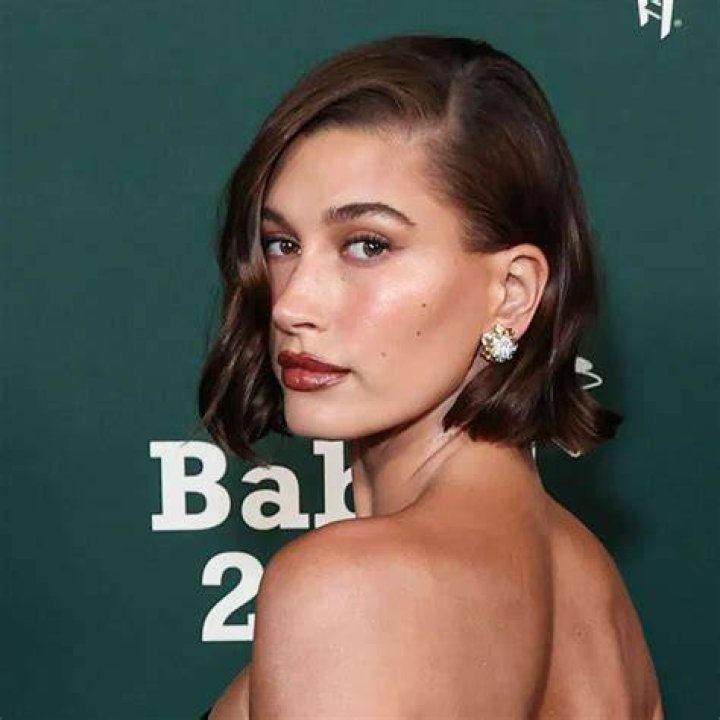 Hailey Bieber’s Lace Lingerie for Victoria’s Secret Holiday Campaign – Hollywood Life