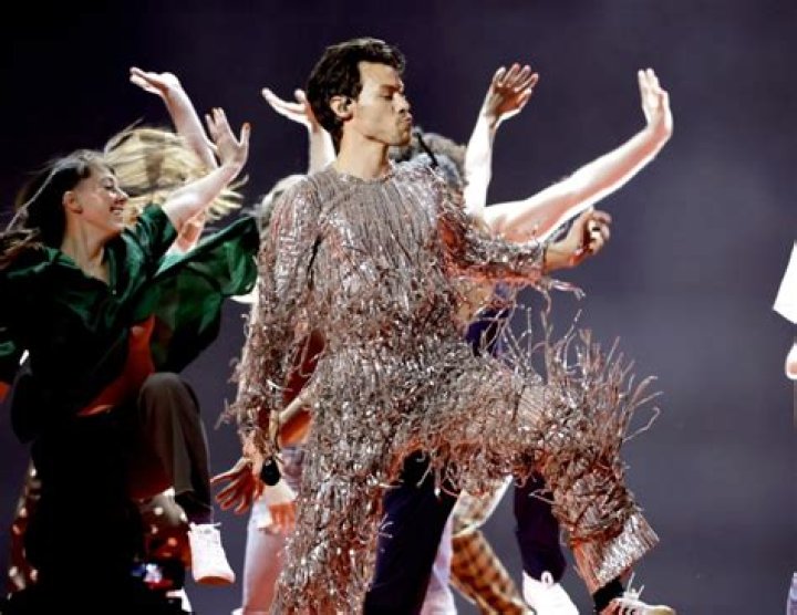 Haim Gets Harry Styles Dancing At The Grammys While Slaying In Matching Outfits