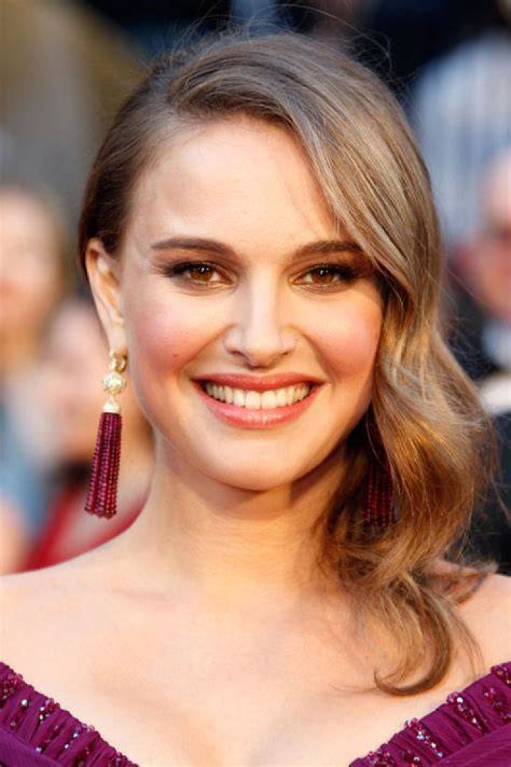 Hair & Makeup Secrets Revealed! – Hollywood Life