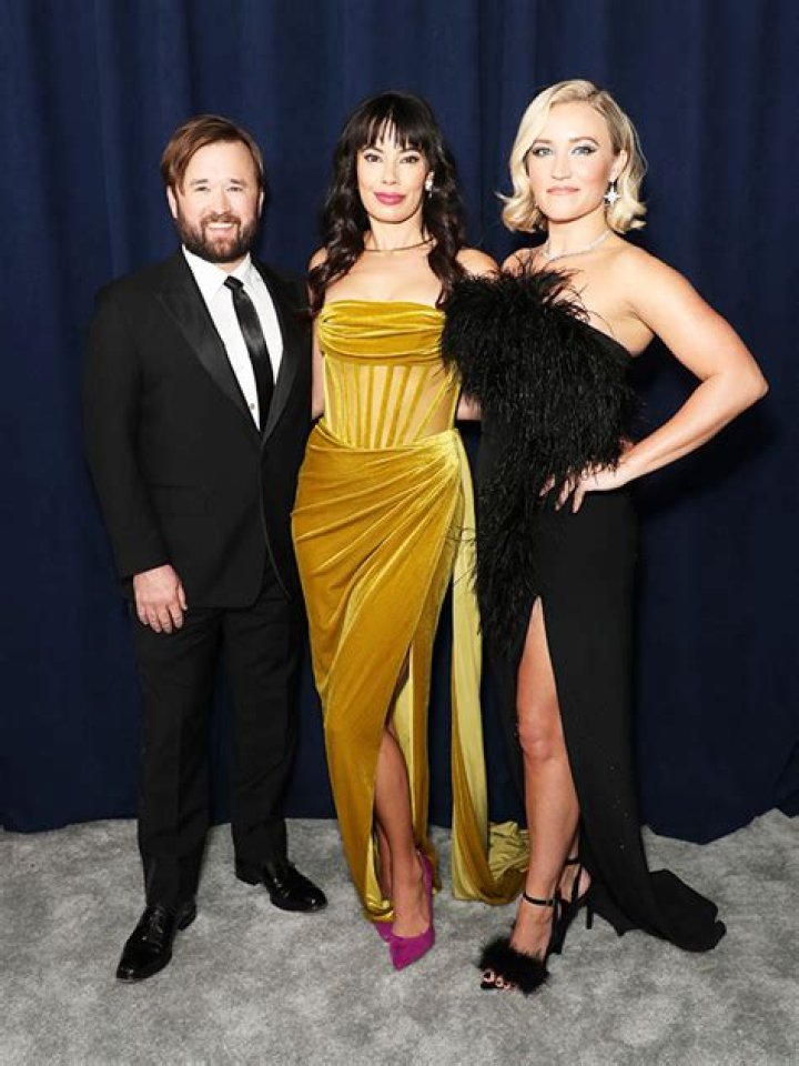 Haley Joel Osment & Sister Emily Osment Attend 2022 SAG Awards: Pics – Hollywood Life
