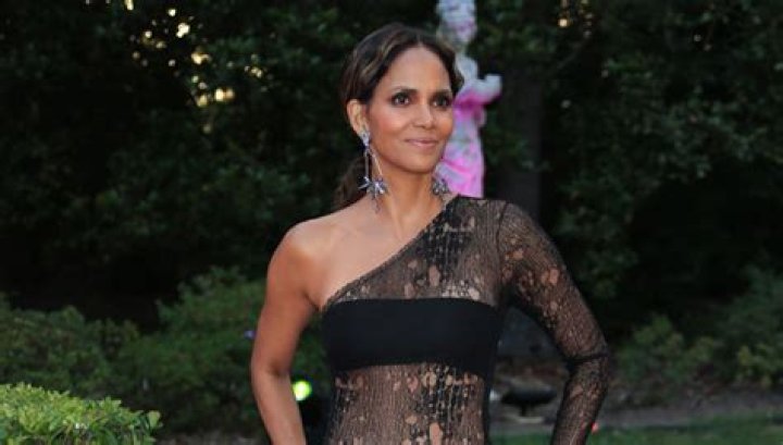 Halle Berry’s Diet Revealed By Personal Trainer In Interview – Hollywood Life